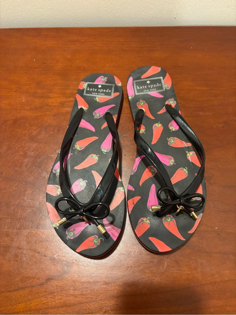 kate spade Black Flip Flop Sandals with Pink & Orange Pepper Print size 9